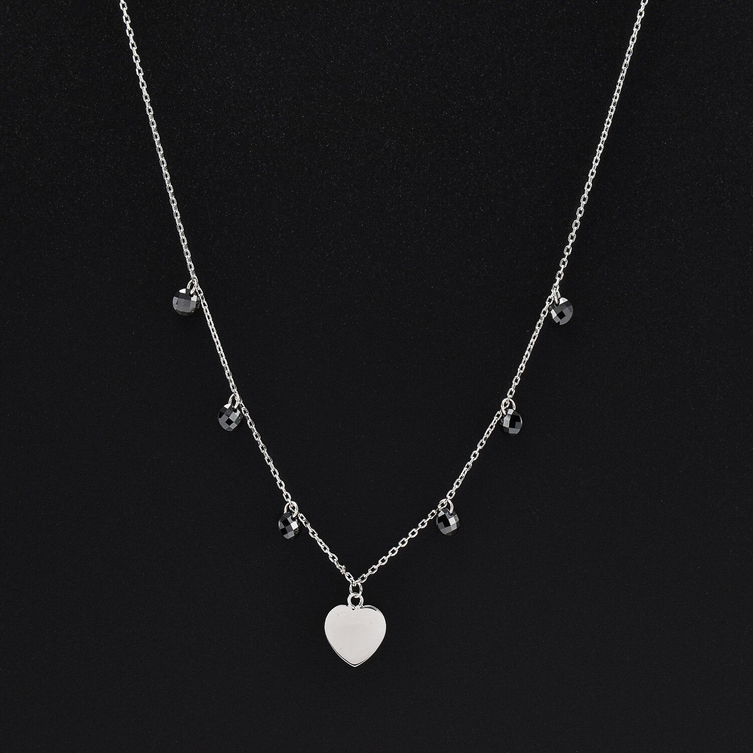 Lantisor dama din argint si cristale negre cu accesoriu in forma de inima