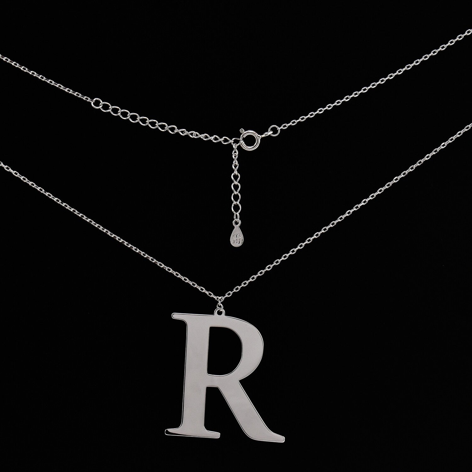 Lantisor dama din argint cu pandantiv litera ”R”