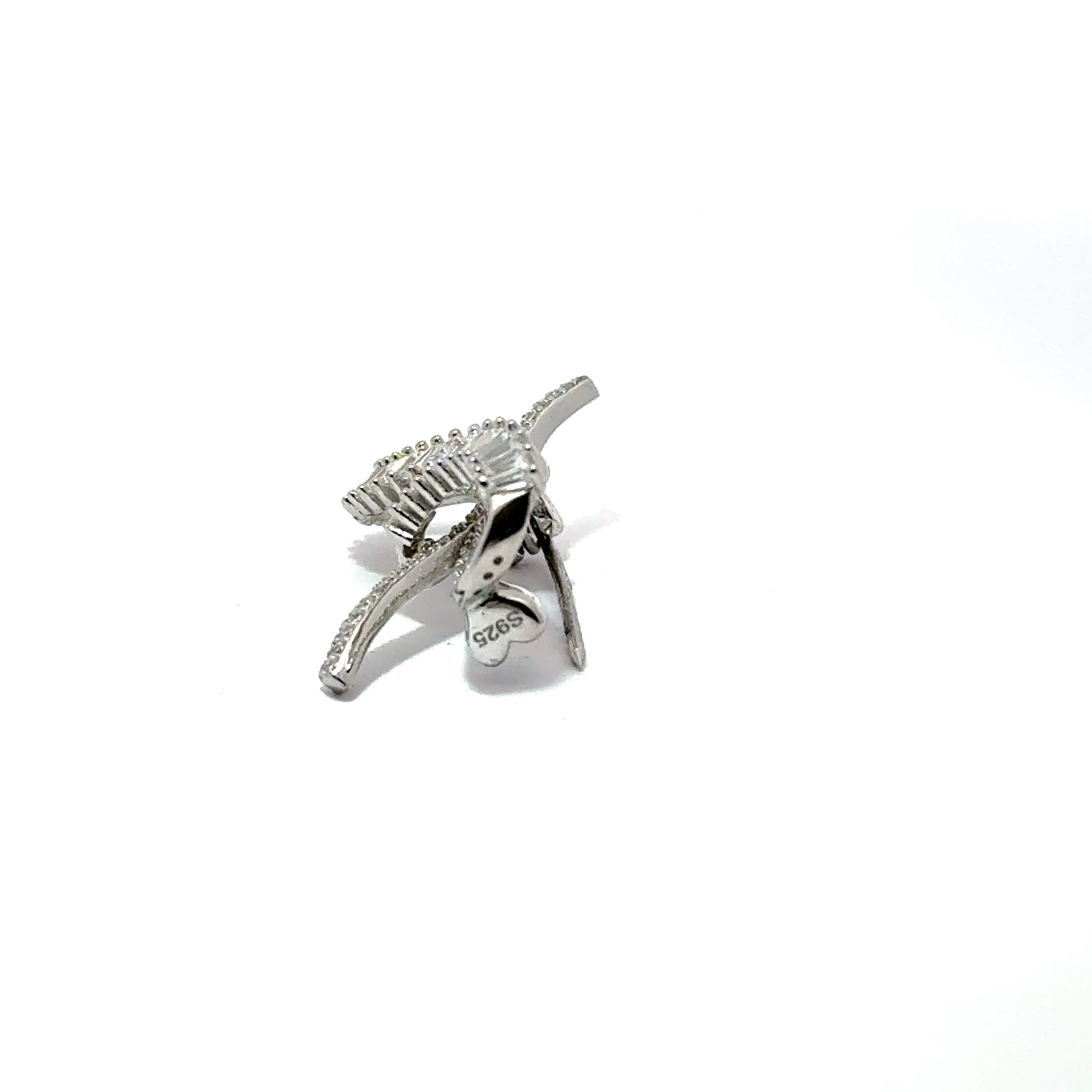 Brosa dama din argint in forma de fundita