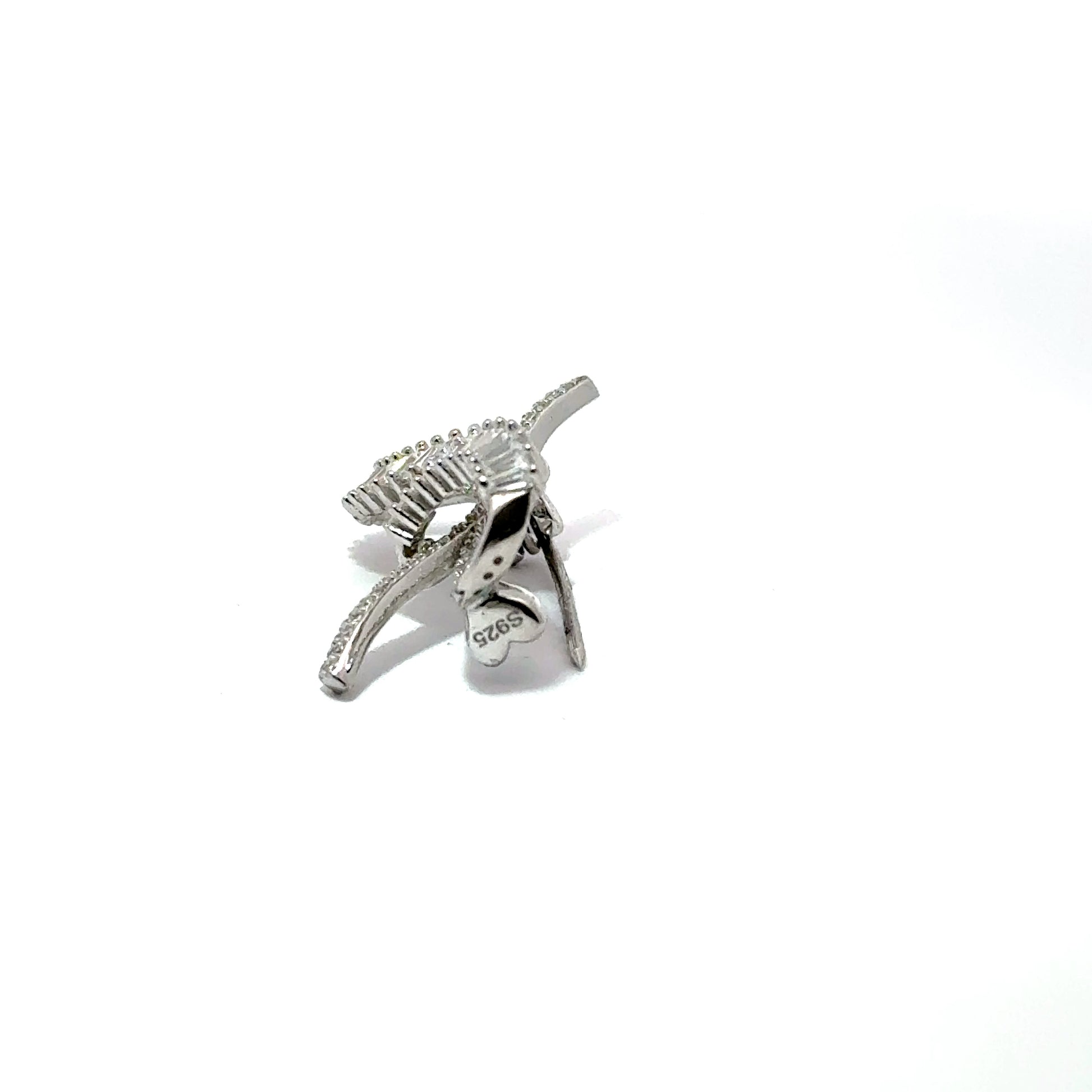 Brosa dama din argint in forma de fundita