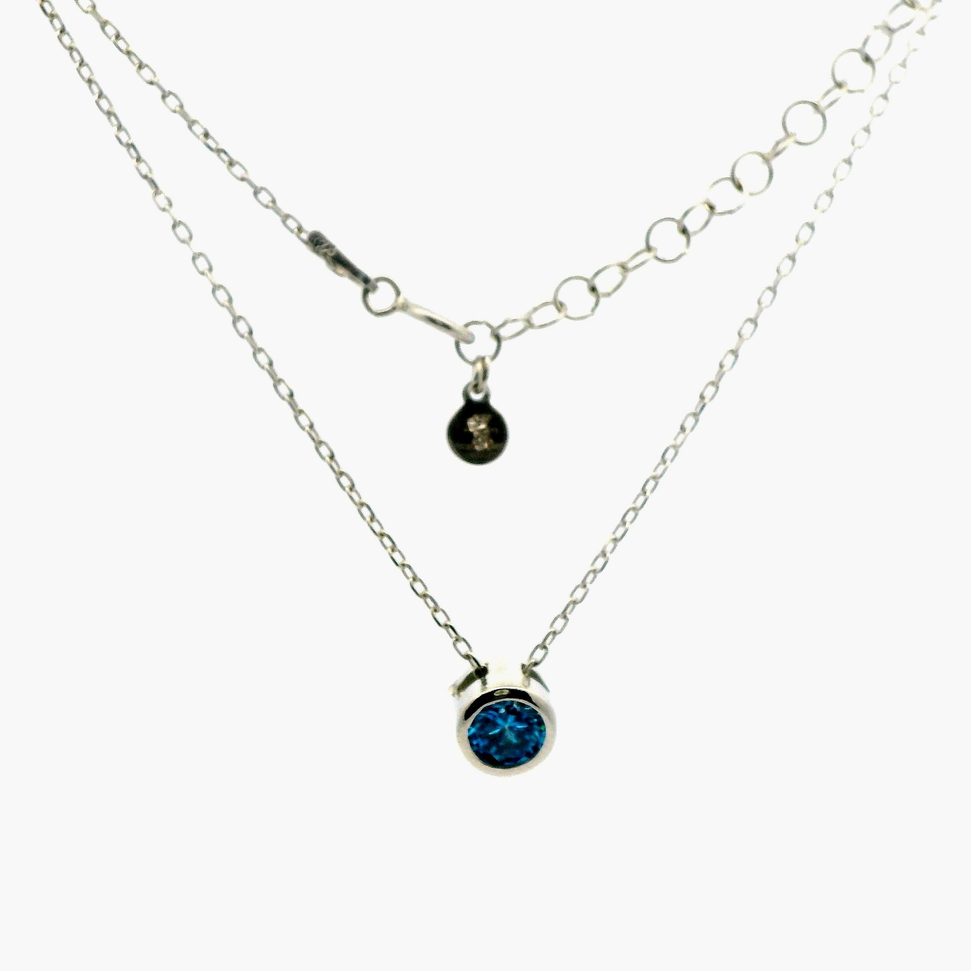 Lant dama din argint cu pandantiv piatra albastru deschis