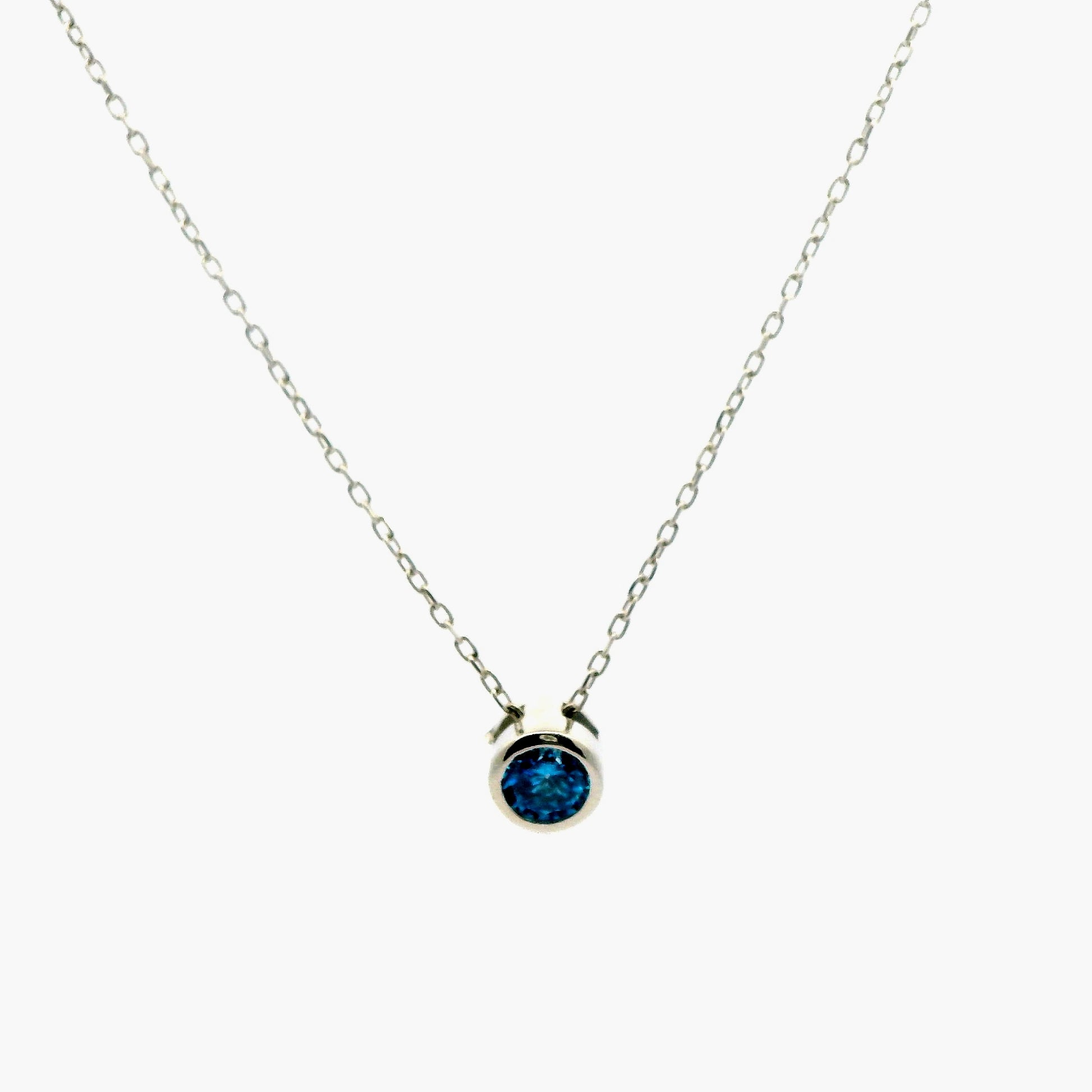 Lant dama din argint cu pandantiv piatra albastru deschis
