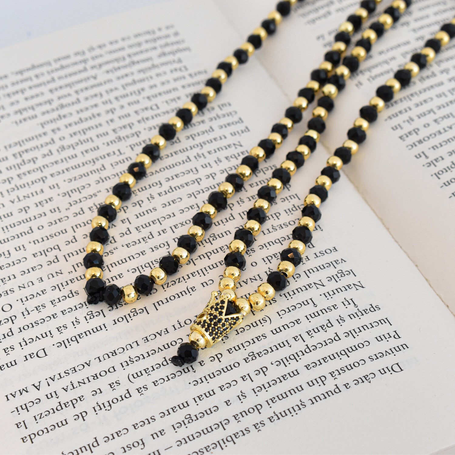 Colier bărbați tip rozariu cu bile fațetate, pandantiv coroană