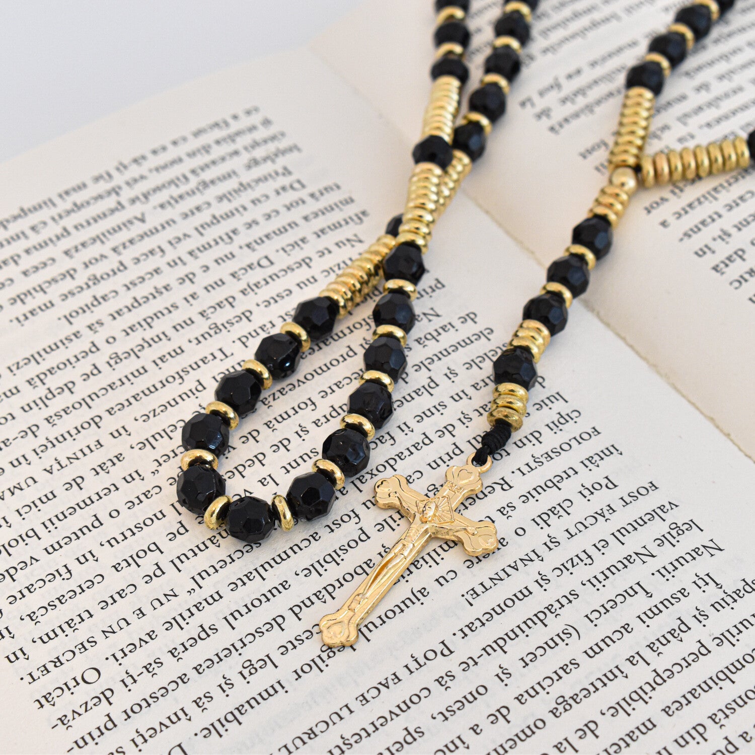 Colier bărbați tip rozariu cu bile fațetate, pandantiv cruce