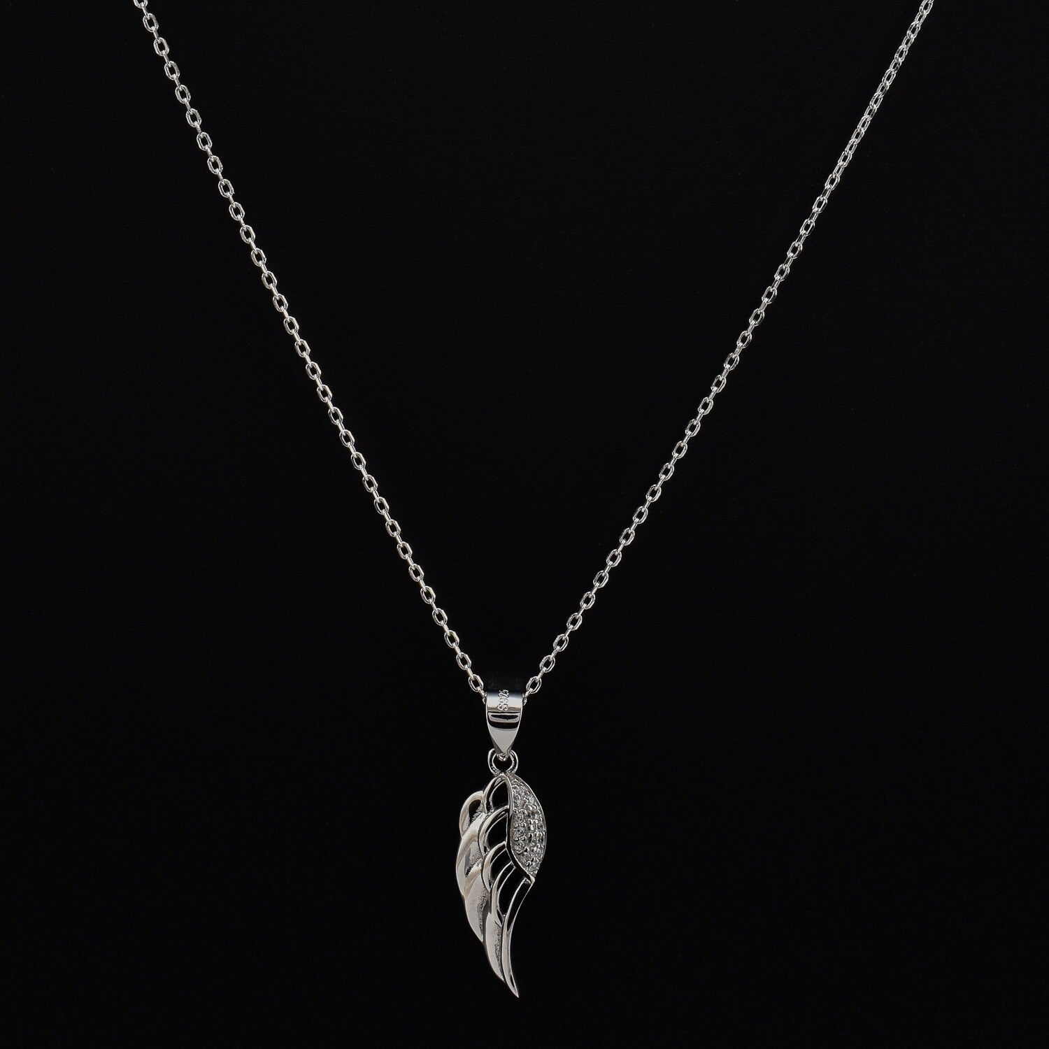 Lantisor dama din argint cu accesoriu in forma de aripa