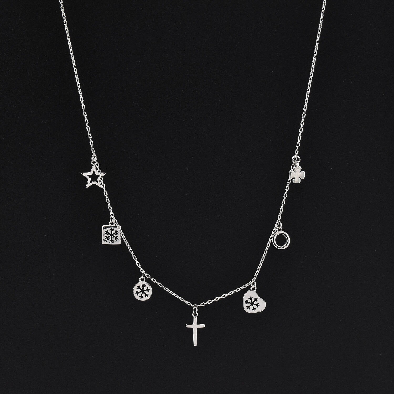 Lantisor dama din argint cu accesorii diverse