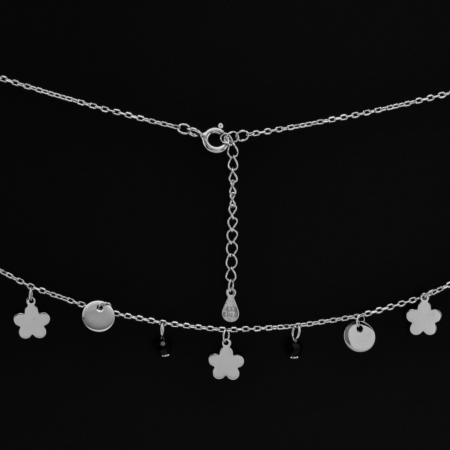 Lantisor dama din argint cu accesorii in forma de floare si banut