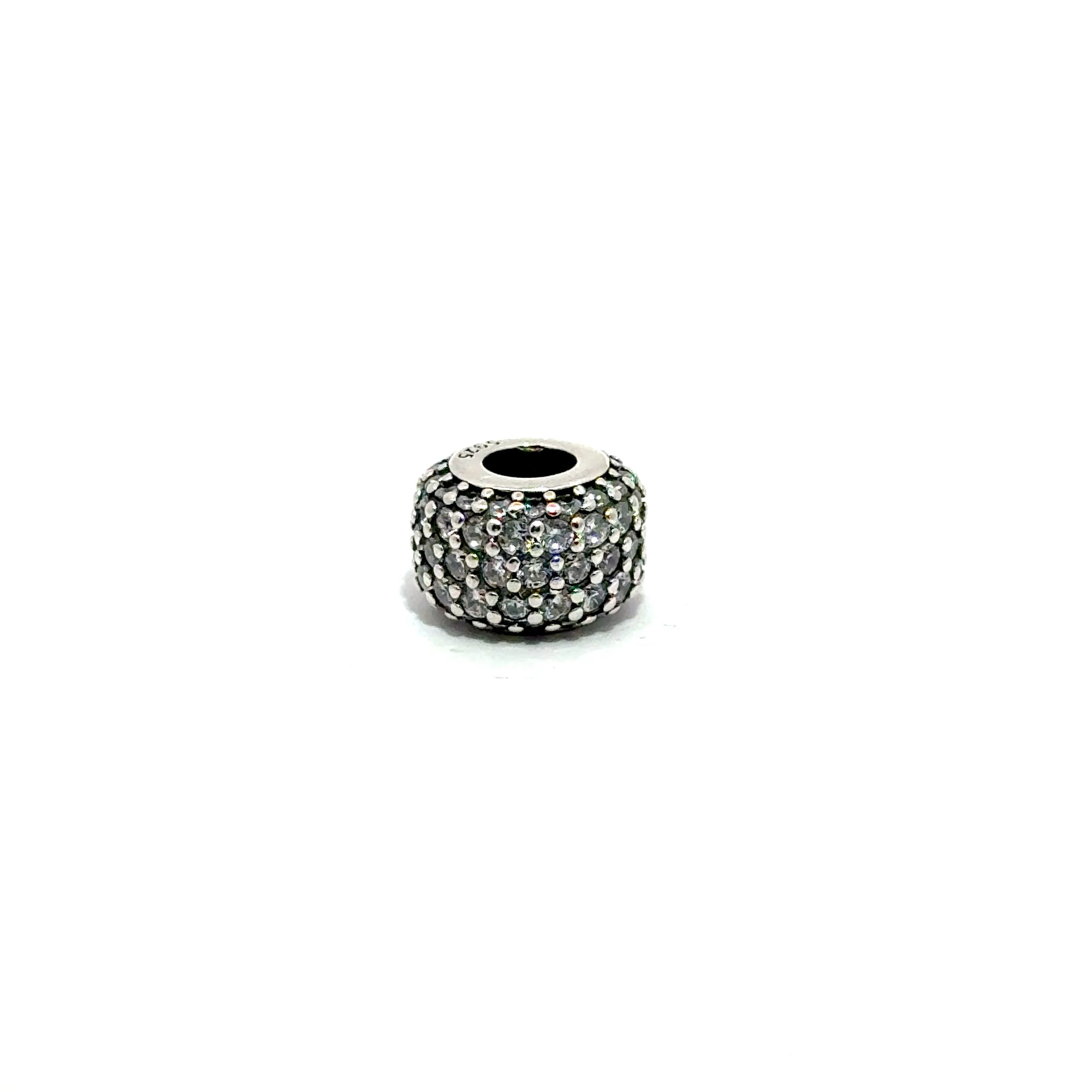 Charm in forma de sfera cu pietre