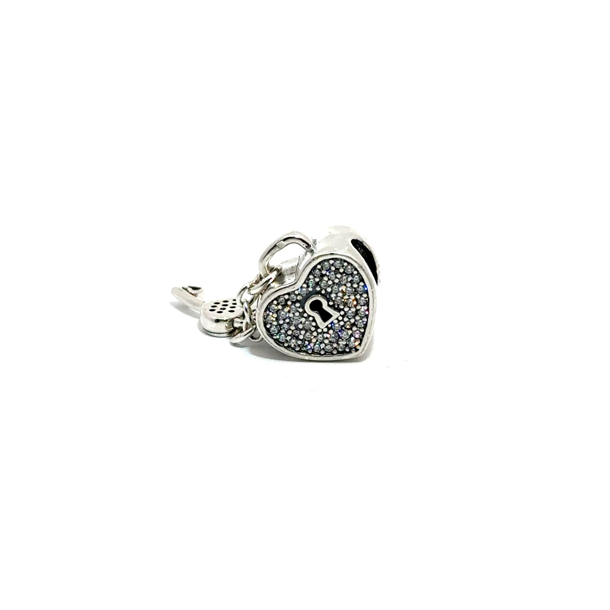 Charm in forma de inima cu model lacat