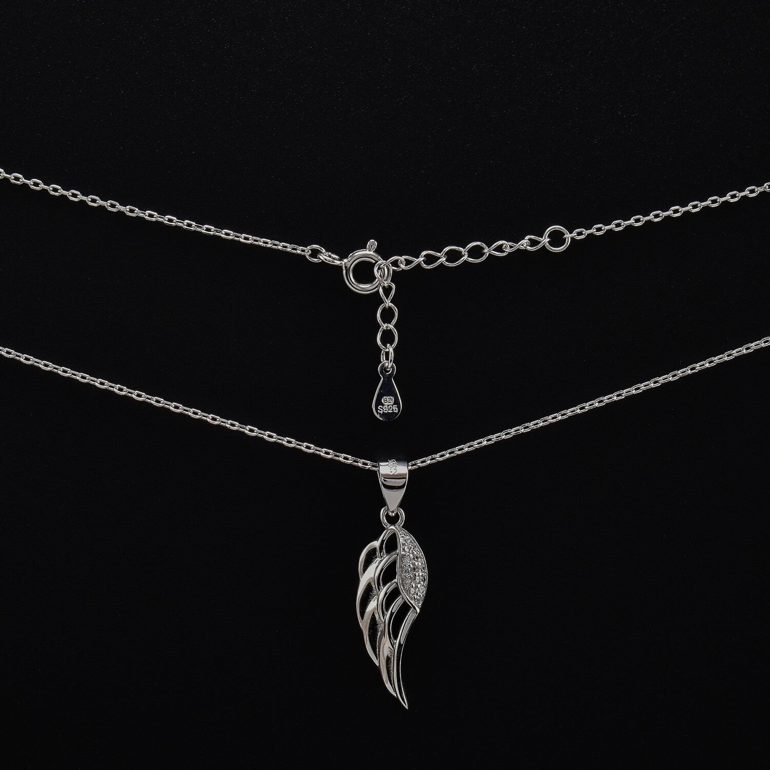Lantisor dama din argint cu accesoriu in forma de aripa