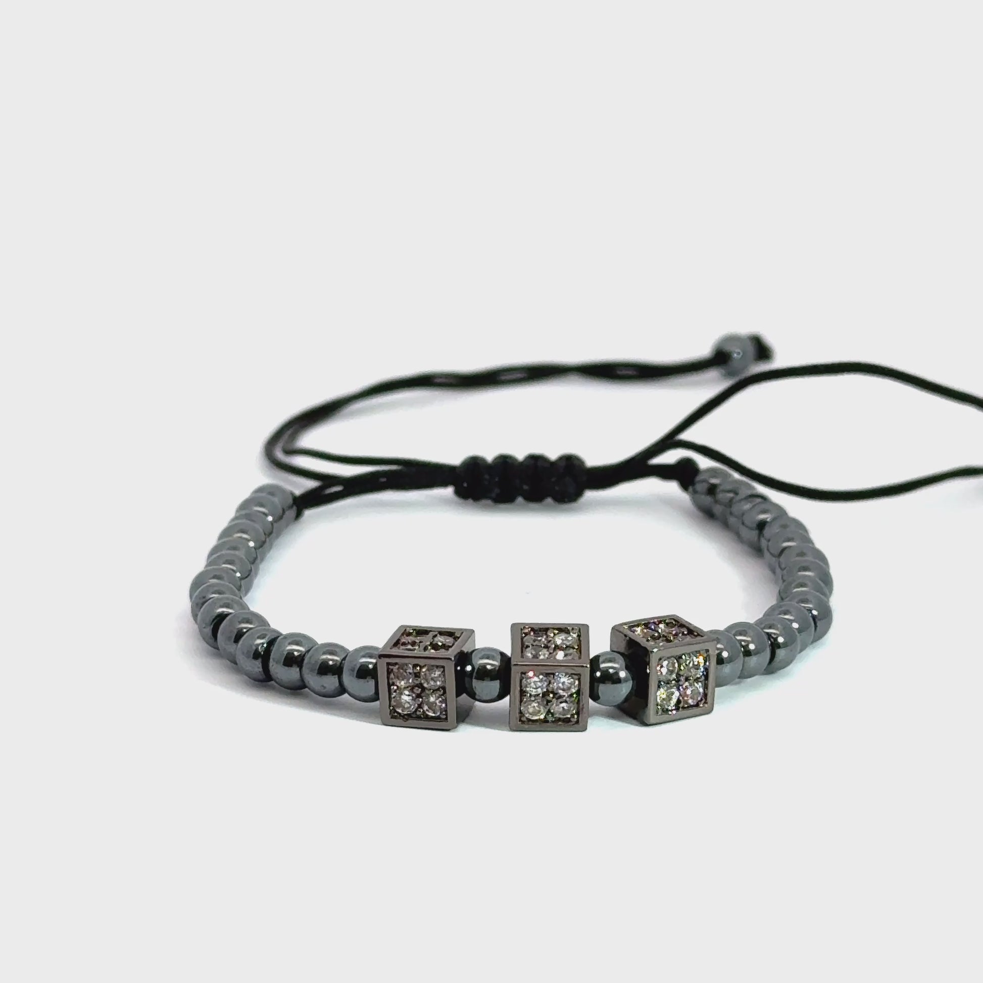Bratara barbati din hematit si accesorii in forma de zar cu cristale zirconia