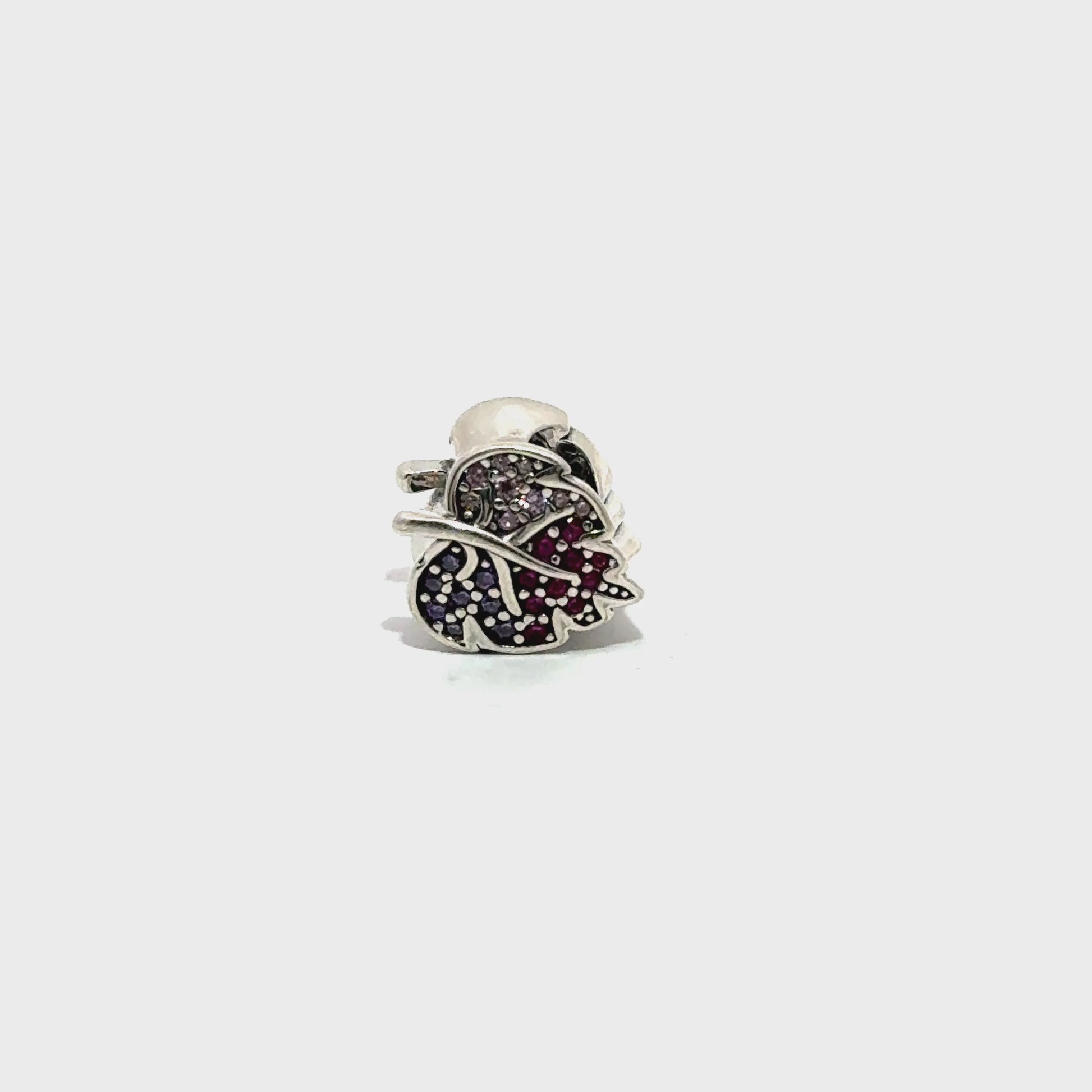Charm in forma de inima cu model frunza