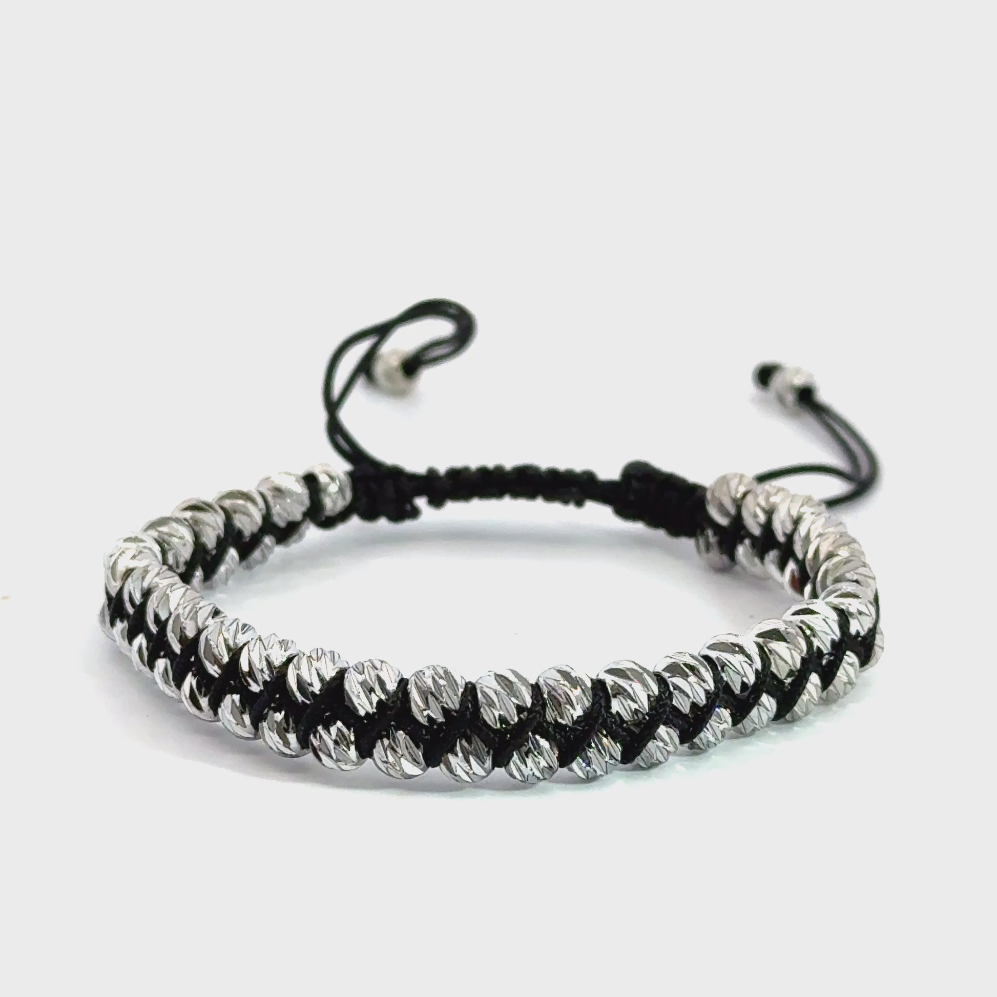 Brățara bărbați model împletit cu bile din metal comun