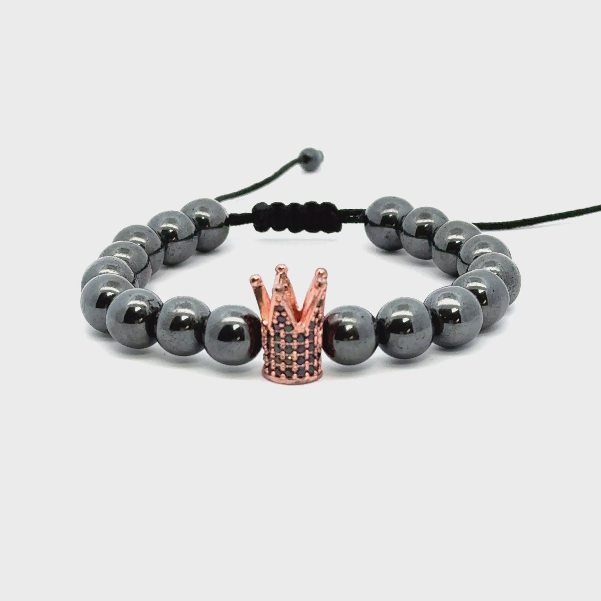 Bratara barbati cu bile din hematit si accesoriu in forma de coroana