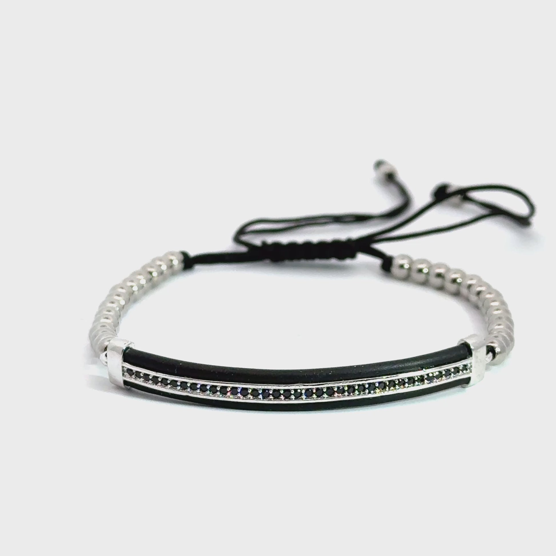 Bratara barbati cu accesoriu argintiu si cristale zirconia